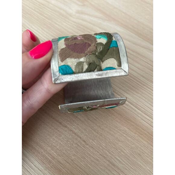 Light Pink Flower Embroidery Cuff Bracelet - Picture 5 of 6